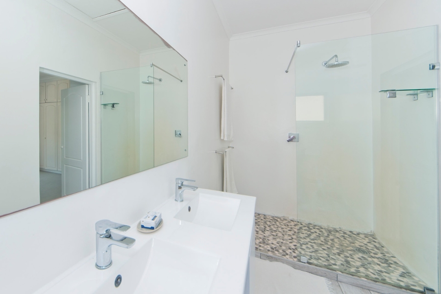 4 Bedroom Property for Sale in Leisure Isle Western Cape